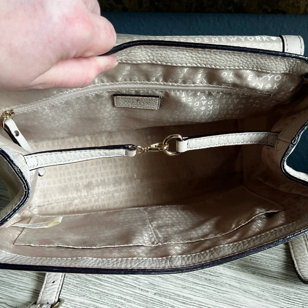 ♠️Kate Spade♠️ Light Beige Leather Crossbody Bag